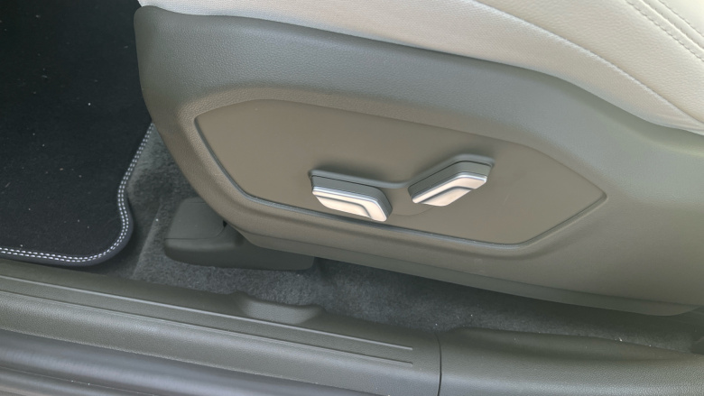 Hyundai SANTA FE 1.6 TGDi Plug-in Hybrid Ultimate 5dr 4WD Auto Estate